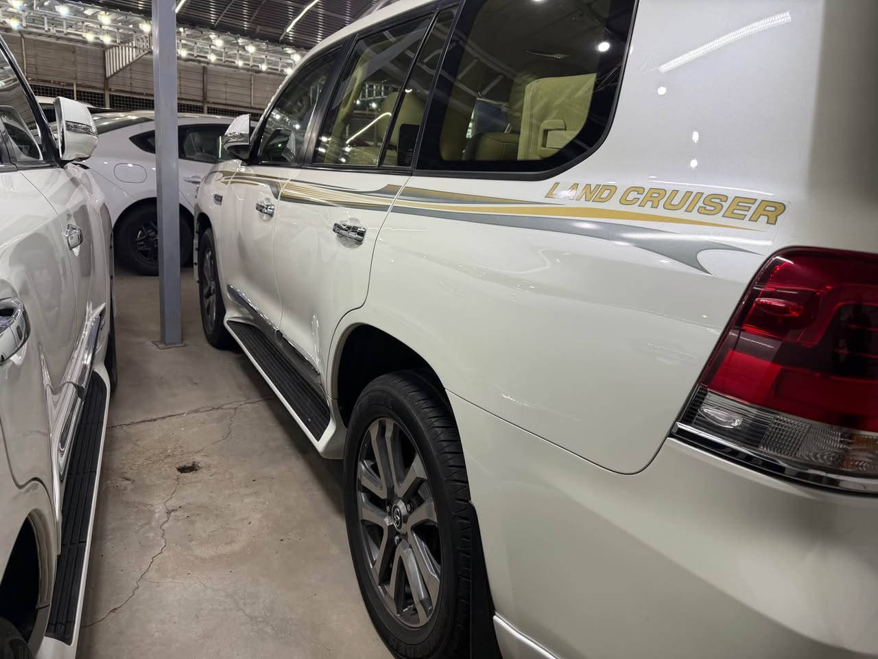 السلام عليكم عندي لاندكروز 2017 8 سلندر باسمي ماشية 95 الف وكالة فطيم جلد بصمة فتحة سقف كراسي كهرباء 8 ايرباك السعر 47800 السعر 47800 للاتصال *********** بغداد, العراق
