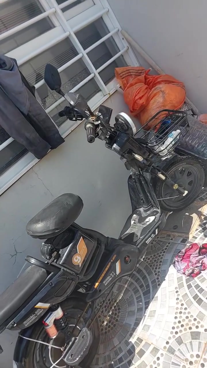 ماطور شحن للبيع حجم 16
مابي اي عطل فقط يرادلو بطاريات وسكريته

ادفع سعر عجبني ابيع
***********
