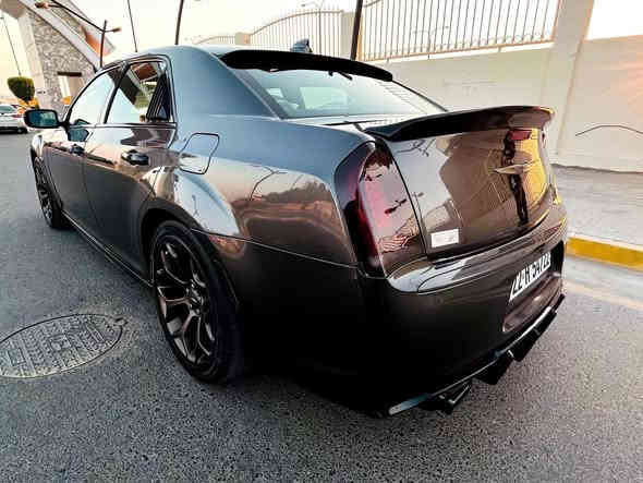 السلام عليكم ورحمة الله وبركاته
اوباما كرايسلر 2017 وارد امريكي كلين كلين كلين بدون حادث بس بيها بارد بالجاملغ الايمن شبر واحد فقط لاغير

                       فئه  300S (گولد) لون نفطي مصدف ذهـبي

المواصفات 😗. 
الويل عنكبوت بلادي ذهبي
شفتات ستيرن
سبورت
تراكشن
بنوراما . 
* شاشه كبيرة مع نظام ملاحة نفكيشن GPS .
* حافظة الاكواب. 
* سستم صوت مع دمام بالصندوق 
* مقصورة الركاب من الجلد الفاخر الاسود بالذهبي.  
* مقاعد أمامية كهربائية عدد 2 . . 
*مقاعد أمامية وتدفئة . 
 *جنطة كهرباء 
 *مقاعد خلفية تدفئة . 
* تشغيل عن بعد . 
* رقم جديد
* ستيرن كهربائي . 
* تدفئة ستيرن . 
* محدد سرعة . 
* تلفون بلوتوث . 
* كاميرا خلفية .
* مرايا متحسسة للاضاءة العالية 
* دخول ذكي (بصمة) 
 
السياره مكفوله كفاله عامه عده البارد بالجاملغ الايمن والسياره بأسمي ليريد تحويل او وكاله

 للأستفسار 

***********

السعر 265 وبي مجال ان شاءالله 
موجود واتساب او ماسنجر
عنواني بغداد
