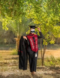 حفل تخرجك مو يوم عادي… هذا يوم نجاحك 🎓✨ خلّيه ذكرى تفتخر بيها سنين تنظ...