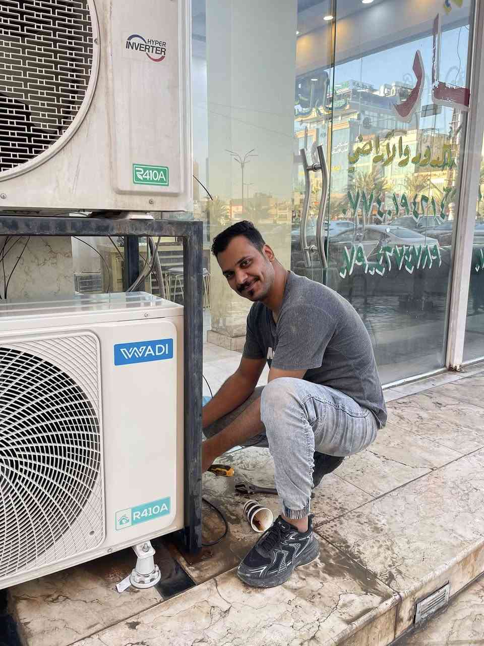 نعلم أن الشتاء قد حلّ، ومع برودة الجو، لا شيء يضاهي شعور الدفء والاستقرار في المنزل أو العمل.
في مكتب الاسراء الهندسي، نحن لا نقدم تبريداً للصيف فحسب، بل نضمن لك شتاءً دافئاً وآمناً.
سواء كنت بحاجة لصيانة أجهزة التكييف لتعمل بكفاءة على وضع التدفئة، أو تأسيس منظومات جديدة، فريقنا الهندسي جاهز لخدمتكم فوراً.
📍 عنواننا: [بغداد / الغدير / قرب مخابز القمح ]
📞 للحجز والاستفسار: 
[***********
***********]
#مكتب_الاسراء_الهندسي #تدفئة #تكييف #شتاء_دافئ #هندسة_ميكانيك #صيانة
