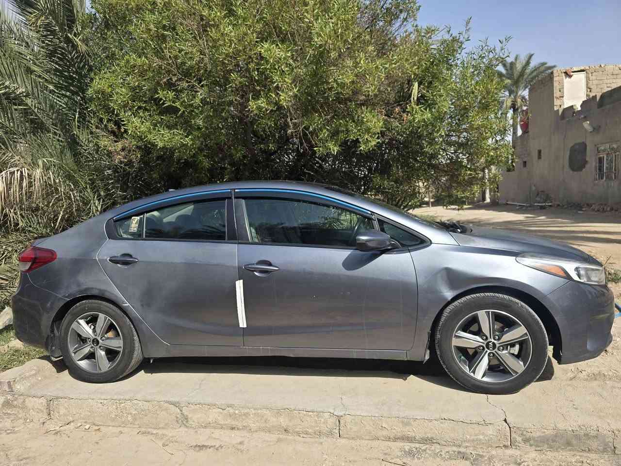 سلام عليكم كيا فورتي للبيع موديل  2018 تخم تاير حداديه جديد گير ومكينه مكفولات مكينه 2000 دوش كشنات تدفئه تبريد كامره شاشه تحكم استيرن رقم نجف باسمي السعر 120  وبيها مجال مكان السياره الديوانيه الحمزه الشرقي 
الهاتف ***********
