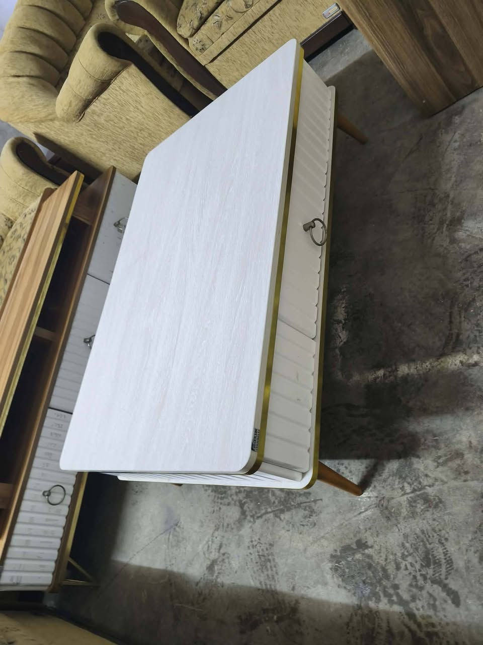 اسلام عليكم أغراض للبيع نضافه فول الستفسار اتصل عل رقم ***********
