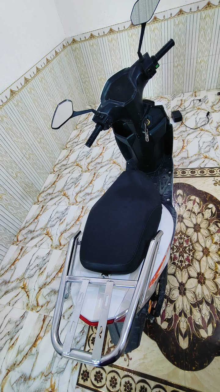 يالله سلام عليكم دراجه شحن ٦ بطاريات مديل 2025
مواصفات :
✅اربع سرع
✅لايت عالي ناصي 
✅لون مميز الابيض
✅عداد الكتروني
✅كاشف اعطال
✅ ملف 2000 واط حقيقي
✅ تمشيك على شحنه الوحده70 كيلو
✅ سرعه ٦٠ حقيقي
✅ نظام قاطع دوره
✅دبل سويج وبصمه
✅  كارت تشغيل 
✅استعمال اقل شهرين
✅ مع جنطه خلفية

🔴الــســعر:  800 وبيه مجال 
رقـم الهــاتف:***********
العنـوان: قضاء الغراف

