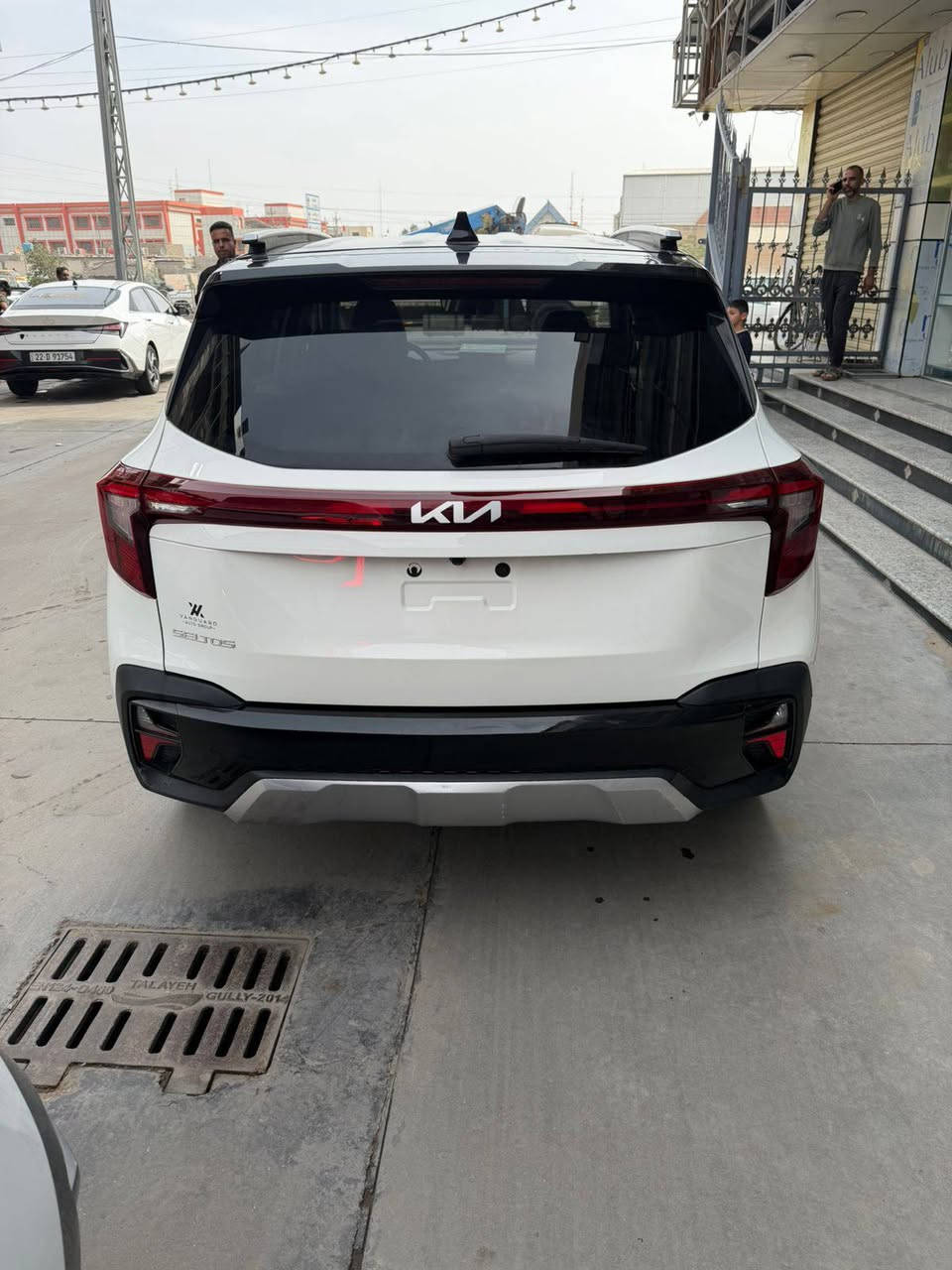 كيا سليتوس مديل 2025 
وارد امريكي مكينه 2000 دوش 
فول مواصفات عدى الفتحه تبديل جاملغ وبنين بدون ايرباك صور الحادث موجوده بالمنشور السياره ماشيه الفين فقط نضيفه جدا 
حره بدون رقم ب اسمي دخول جديد السعر ١٨٠ وبيها مجال 
*********** متوفر واتساب البصرة, العراق
