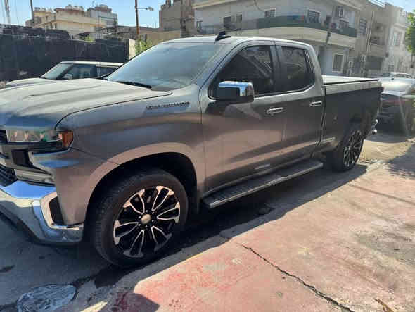 السلام عليكم سلفرادو للبيع موديل 2020ماشيه 60Kسونرهه مذكور بل صور سعر 190وبيهه مجال *********** موصفات LT
