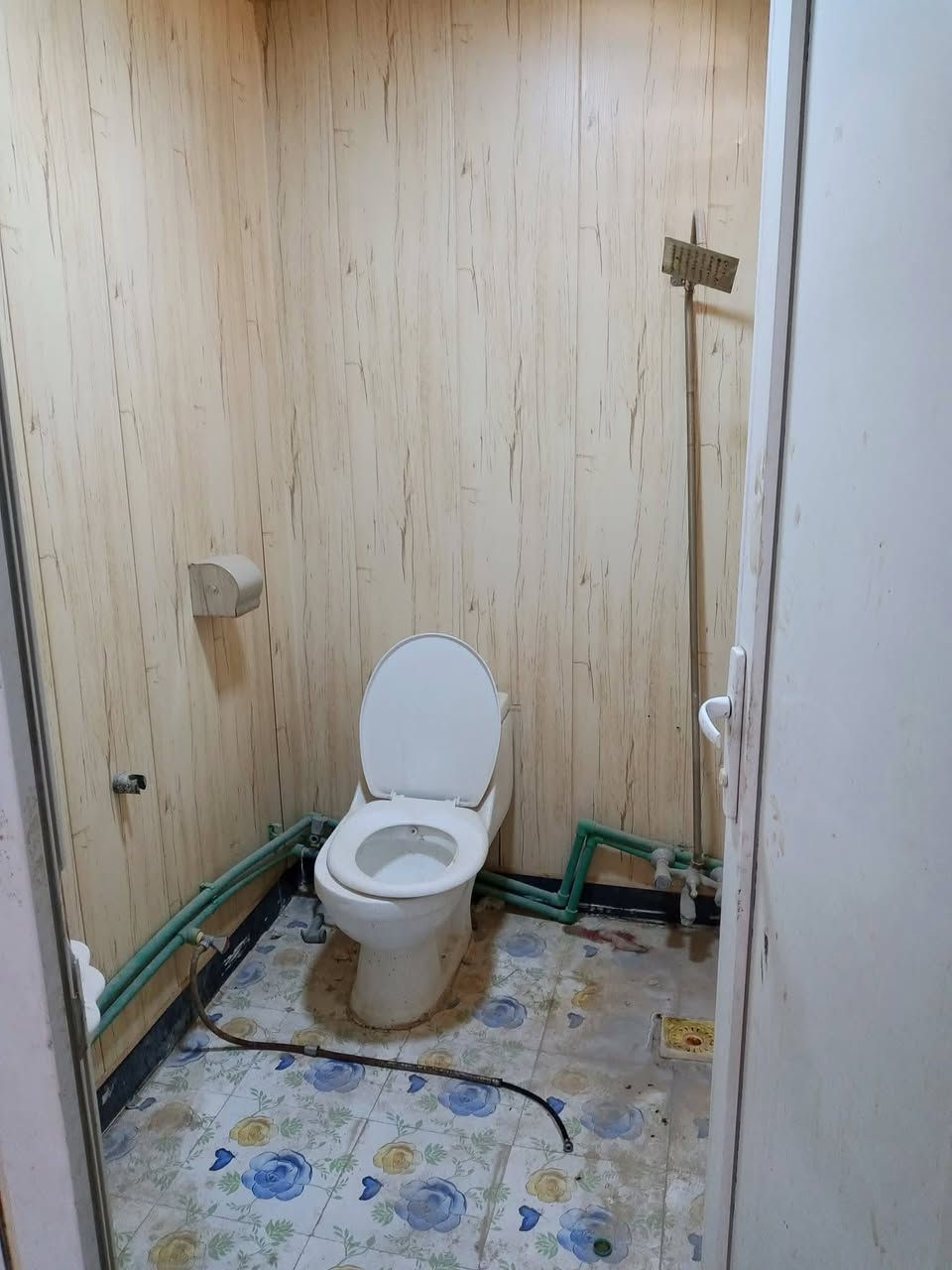 كرفانات عدد 3 واحد 12م وثاني 7م وثالث 6م مكانهن بصره استفسار ***********
