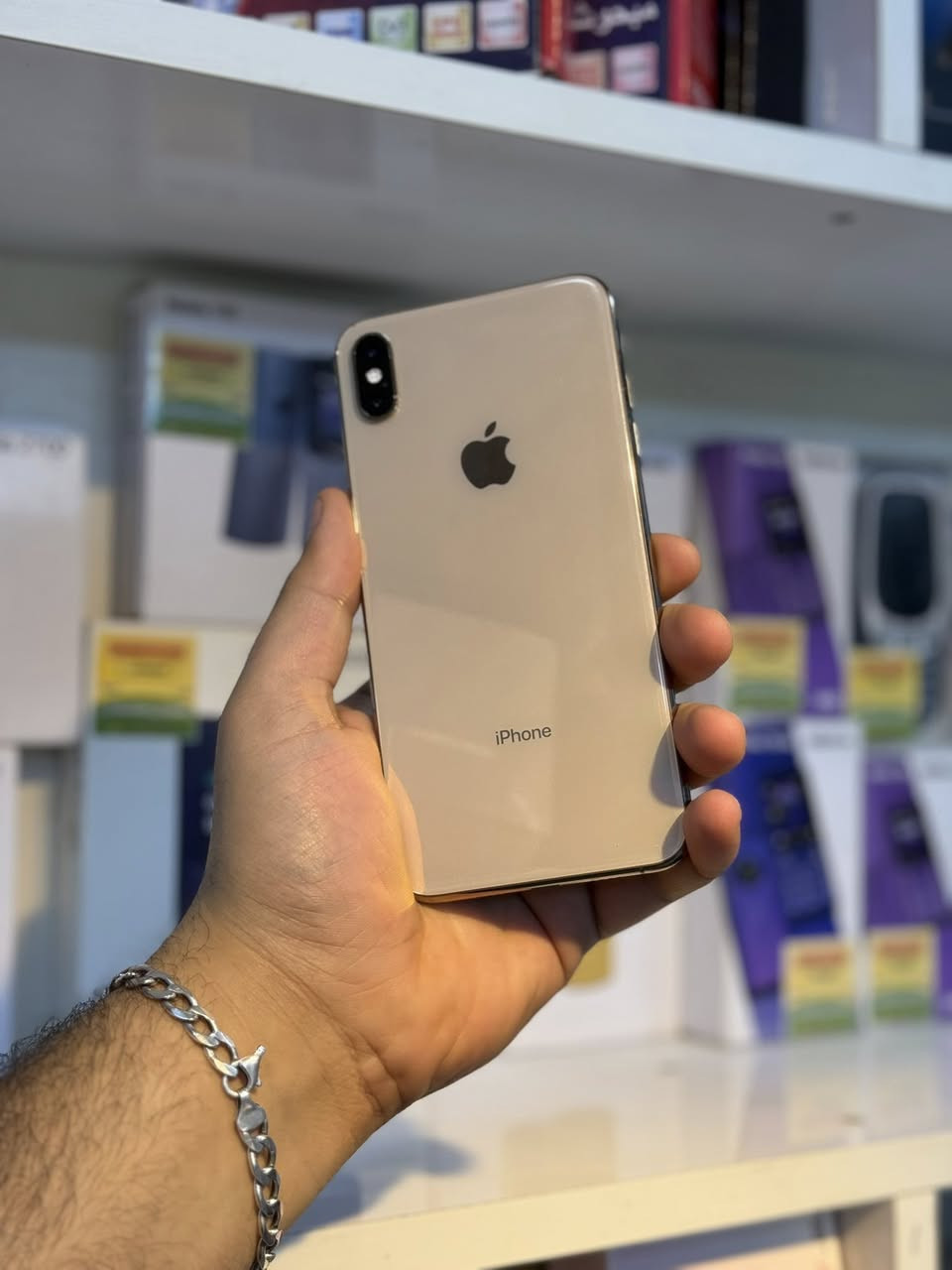 ‏سلام عليكم ‏iPhone X max الذاكرة 256 جهاز مكفول من التصليح والصيانة البطارية مالته 77 بلادي العنوان باب الحلة حي الإمام مقابل شارع الكبينات الرقم ***********

