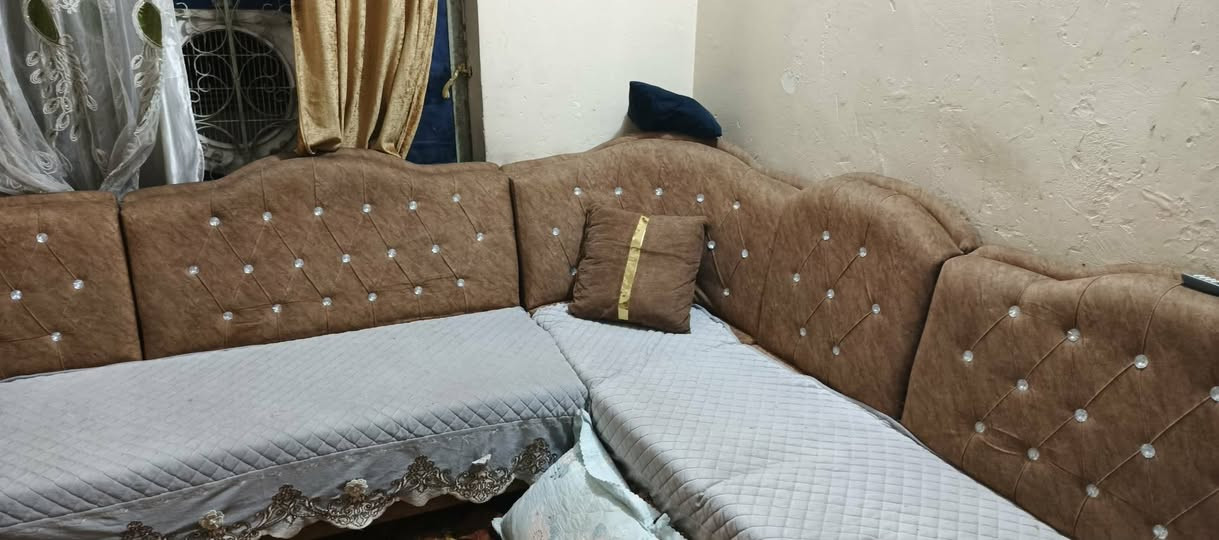 ديوان ١٠ مقعد لون بيجي للبيع
السعر ٣٠٠ بيها مجال
الاتصال على الرقم ***********
