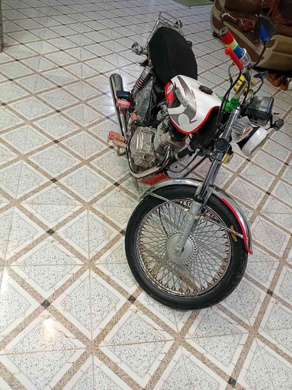 سلام عليكم دراجه تايكر  ٢٠٢١ أوراق للبيع او المراوس ٢٢او ٢٣          دراجه كهربائية كله شغاله لدراجه مابيه اي شي احله من لصوره المكان واسط الزبيديه السعر ٤٧٥ وبيه مجال الاستفسار الاتصال على الرقم التالي ***********
