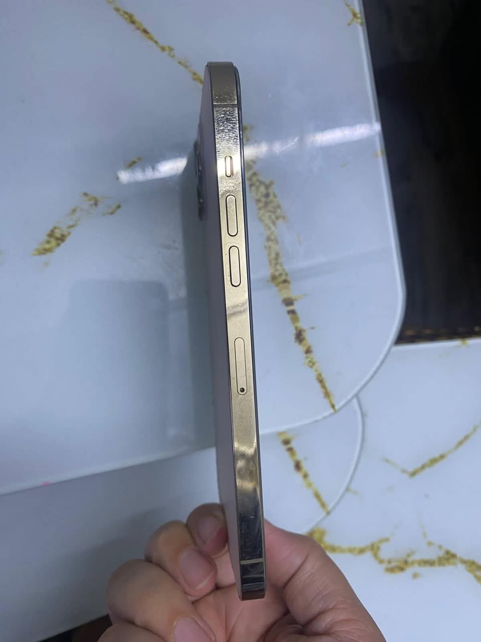 السلام عليكم
ايفون 12برو ماكس لون ابيض 
مبدل بطاريه شاشه والظهر 
فيس إيدي عاطلل 
ذاكره 128 بطاريه100 
المكان بغداد البلديات 

***********
