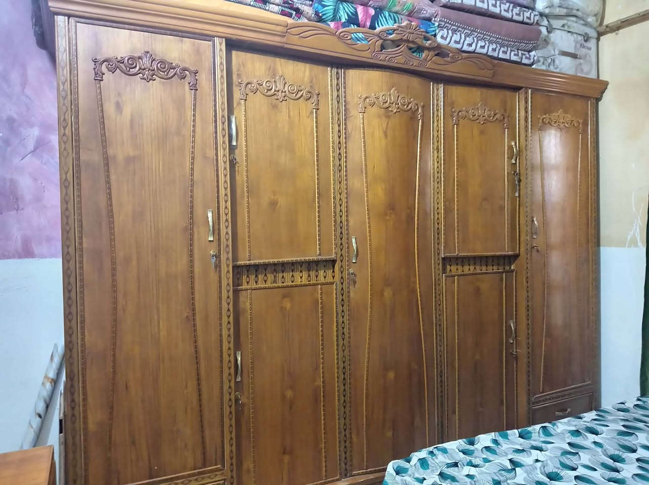 السلام عليكم غرفه نضيفه للبيع بعدها جديدة السعر 850 مكاني كربلاء رقم ***********

