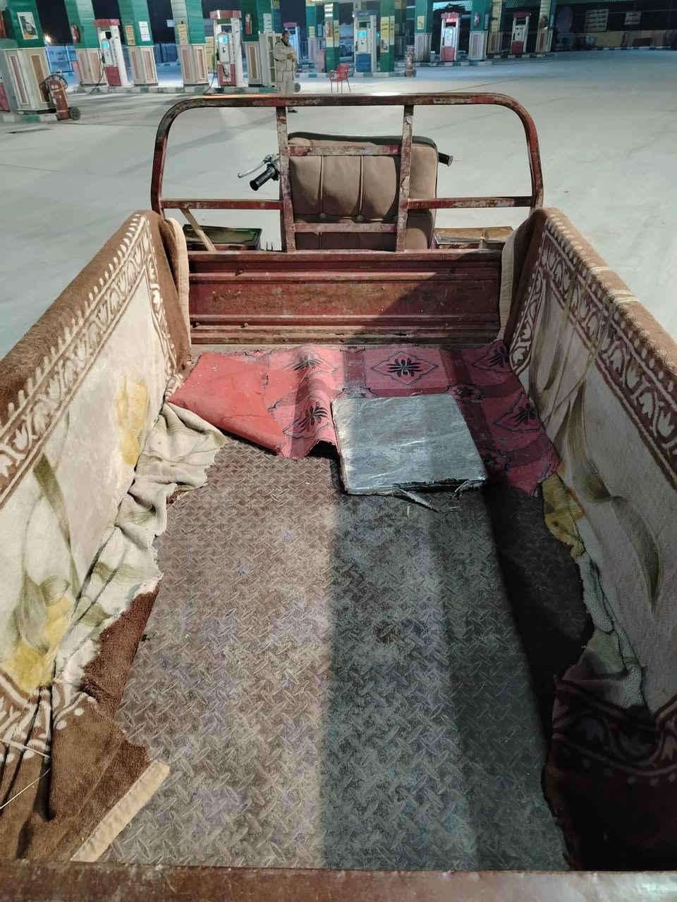 السلام عليكم شباب ستوته للبيع موديل 16 ستوته جاهزه كهربائيات كلها شغاله تخم تاير صاره اسبوع اوراق وصولي نقره سيلفي محرك كفاله لا تنقيص ولا تبخير باتري جديد واحد ياخذها قبل يشتغل بها على باب الله الله شاهد السعر 950 بيها مجال شيء قليل حق الجيه مكاني بابل الاستفسار عن الرقم***********
