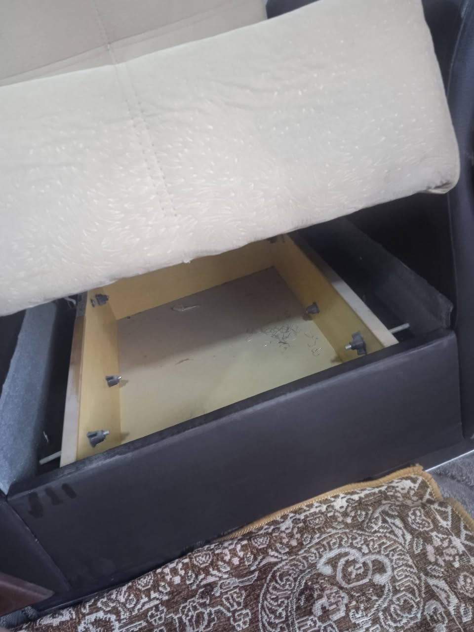 تخم عدد قنفات 2 كبير وقنفه 1 صغير وكراسي 2 للبيع حله بابل ***********
