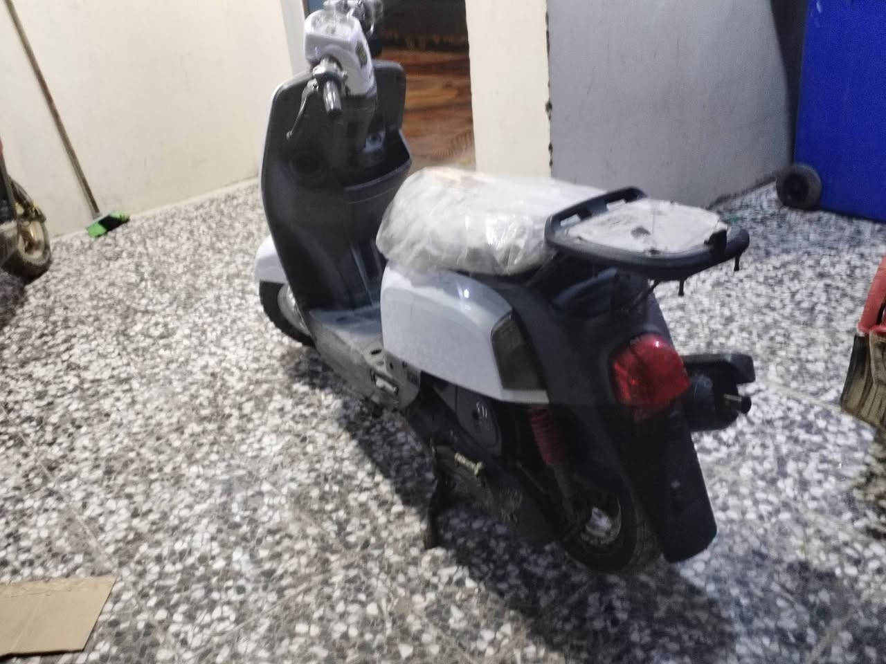 السلام عليكم للبيع دراجه ماكس بوليس كابريتر دراجه نضيفه سلف هندر تشتغل نكره كلشي بيها شغال مجفته اكفلك تنقيص وتبخير مكاني بغداد المشتل السعر 500  وببها مجال ***********
