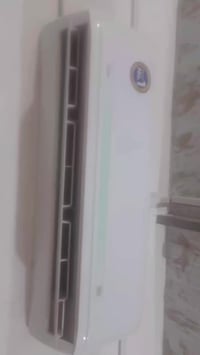 مكيف سبليت • شغال • يحتاج غاز