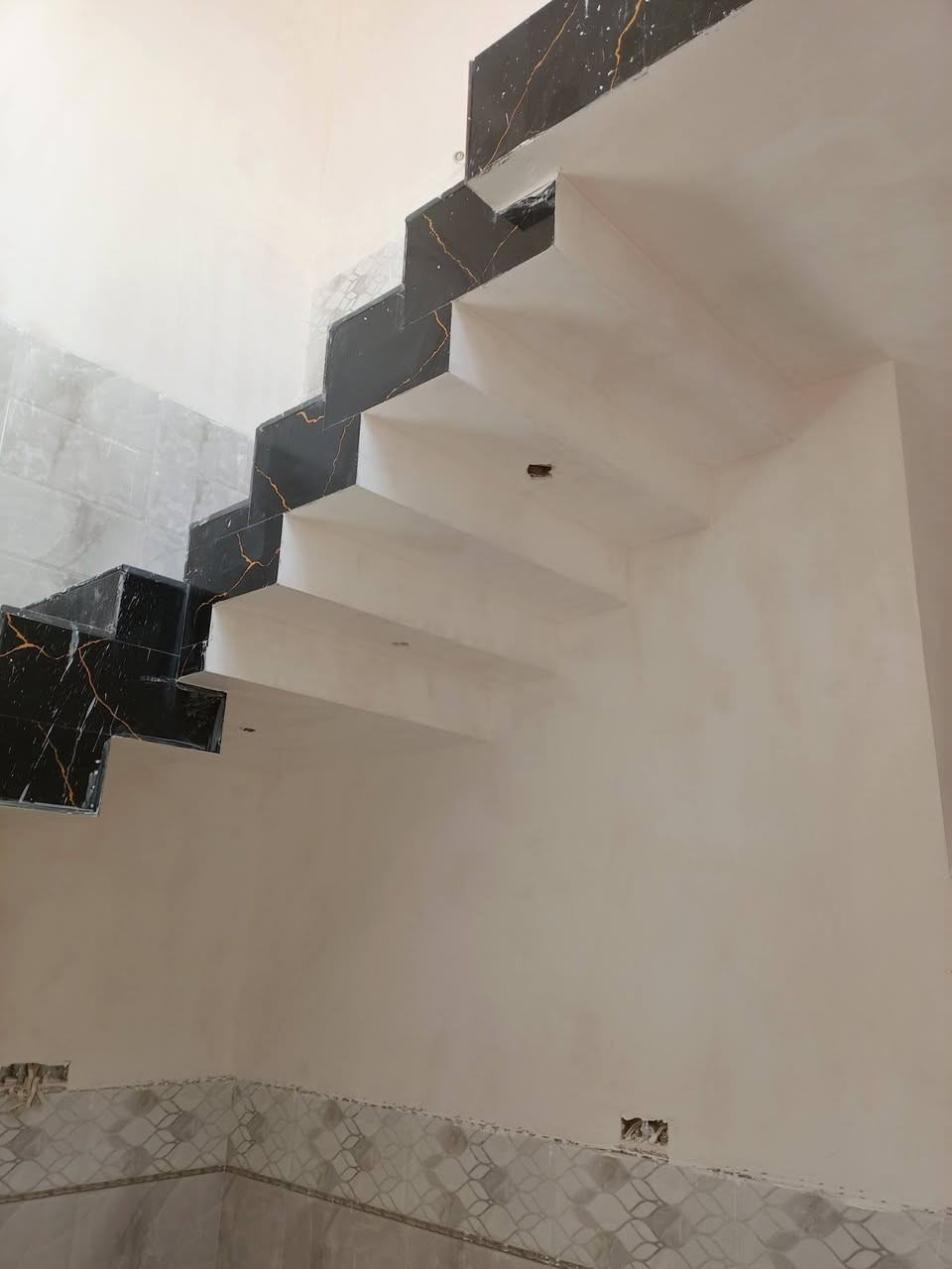 سلام عليكم كادر احمد المعماري لباخ جص من الموصل شتقلت عدت مكانات #بكياره شقل سريع ونضيف ومسطره على خيط وهاذه رقمي للتواصل على الخاص ***********////***********
