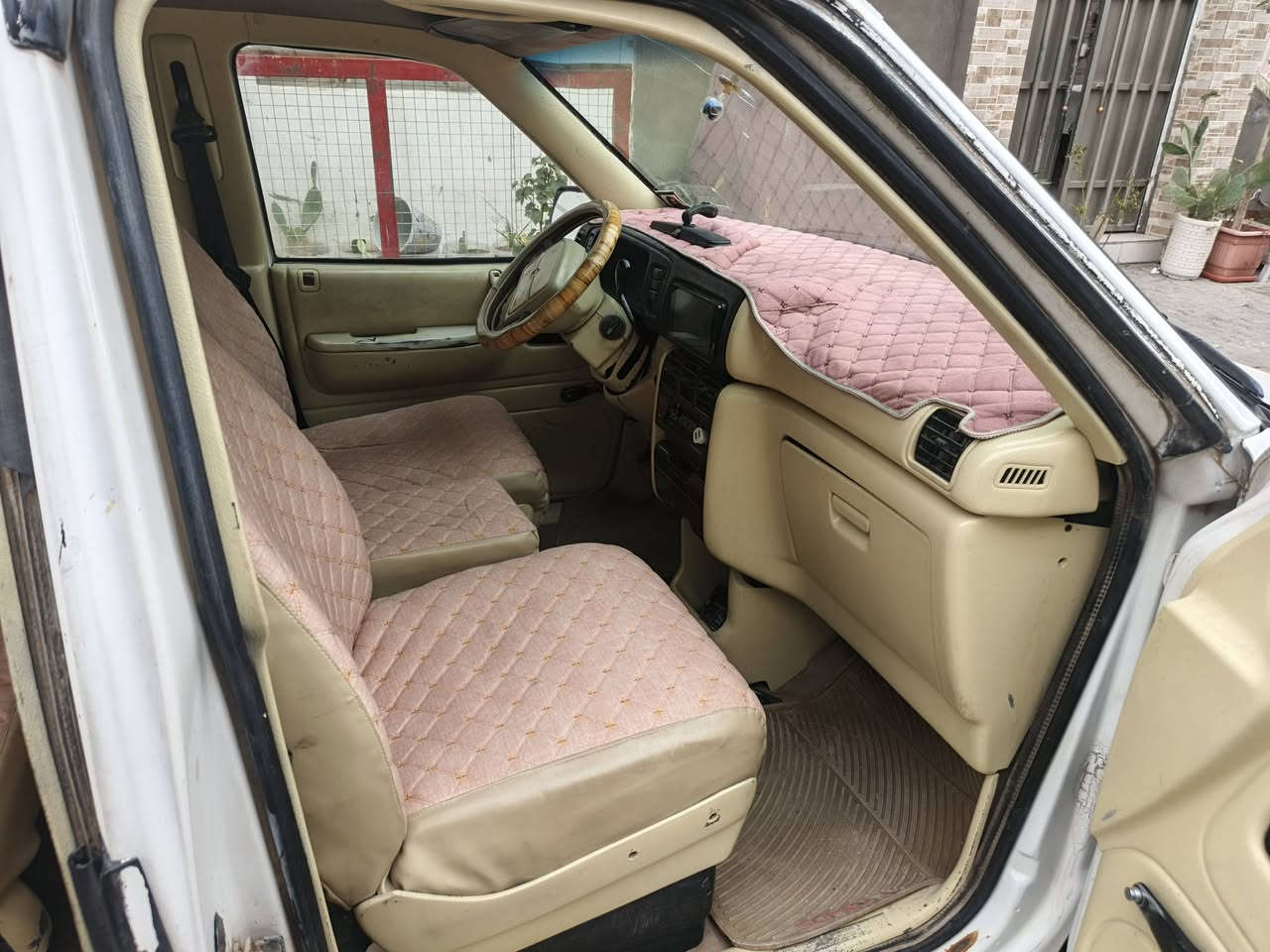 دوج كلايسر مديل ٩٤محرك كامري رقم واسط سيارة جاهره السعر ٤٢ مكان السيارة كوت الاستفسار ***********
