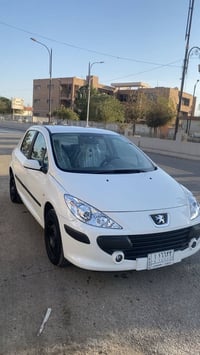 ابيض • ٢٠٠٦ • بشرط