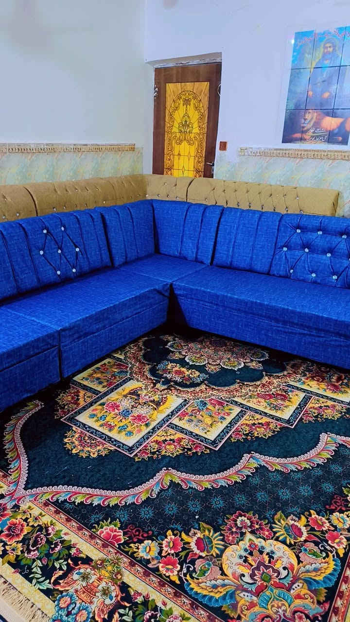 ديوان ١١ مقعد تسكام جديد  بلوك  ابو التاج خشب روسي قماش مبطن  السعر ٤٢٥ الف بي مجال  للحجز الاتصال ***********
