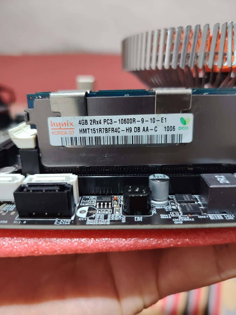 مذبورد كامله معا مبرد وروامات ومعالج
المعالج xeon E5645 
الرامات8g 4×2 ddr3
مبرد هوائي
يجي وياه الحديدة الخلفية
وكذالك ايضا كيبل ساتا
بعده جديد غير مستعمل
السعر40الف معا التوصيل
اللاستفسار: *********** واتساب
او ادخلي خاص ماسنجر

