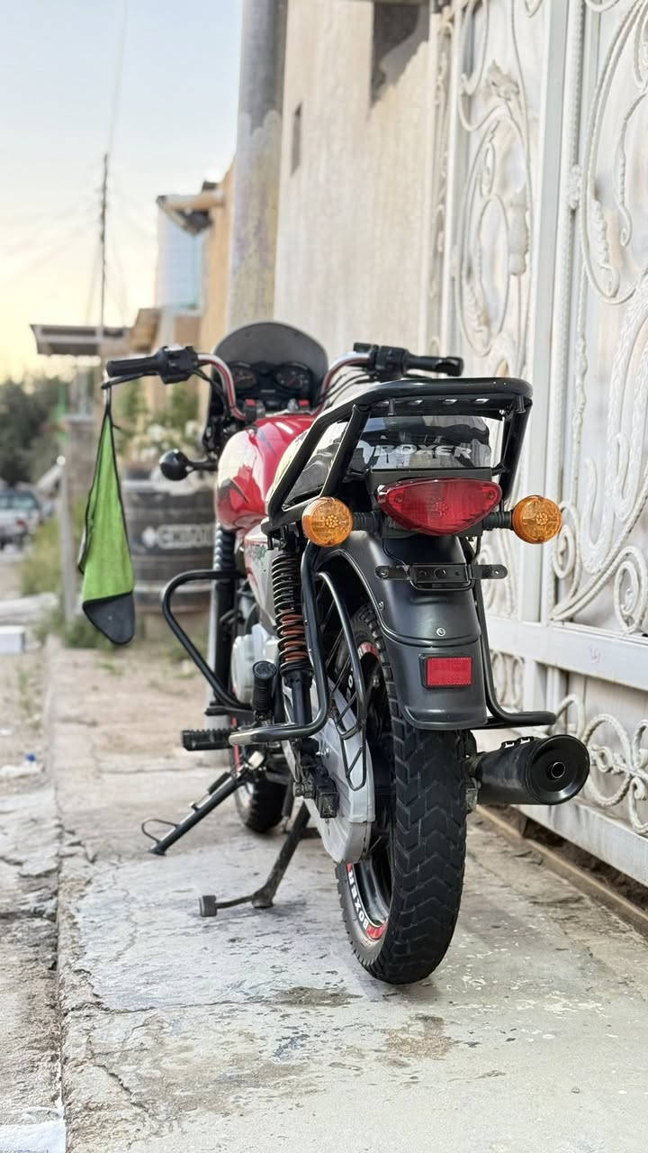 السلام عليكم بوكسر 2023 مفتوحه مره وحده الدراجه نضيفه رقم وسنويه بصره عل استلام باقيه سعره ٢٠٠٠ وبيه مجال مكاني ام قصر ***********
