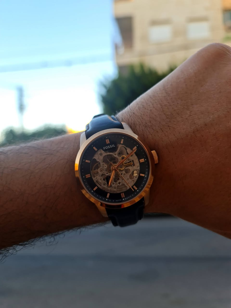 قطعة فخمة لعشّاق الساعات الميكانيكية 🚨

⌚ FOSSIL AUTOMATIC – Skeleton Design

إذا بدك ساعة تعكس ذوقك وهيبتك بنفس الوقت… هاي هي الاختيار الصح 🔥 

✨ التفاصيل الكاملة:

⚙️ الماكينة: أوتوماتيك (تشتغل على حركة اليد – بدون بطارية) 

🖤 الوجه: Skeleton مكشوف – تشوف حركة الماكينة بشكل فاخر 

🏆 الخامة: ستانلس ستيل مقاوم للصدأ

🎨 اللون: أسود مع تفاصيل ذهبي/روز تعطي فخامة عالية

 السير: جلد أصلي مريح وأنيق

💧 مقاومة الماء: 5ATM (مناسبة للاستخدام اليومي) 

📏 الحجم: تقريباً 42–44 ملم (مقاس مثالي على اليد

سعرها جديد بحدود ٣٠٠ دينار 

للبيع بسعر مغري 🔥🔥
والله يبارك لصاحب النصيب 🌹🌹

للتواصل على الرقم التالي او على الخاص يرجى 0795472588 

✨️يرجى متابعة الصفحه لكي يوصلكم كل ما هو جديد ✨️⌚️


**إذا كنت صاحب هذا الإعلان وتريد حذفه لأي سبب، رجاءا أرسل رسالة إلى الدعم الفني**