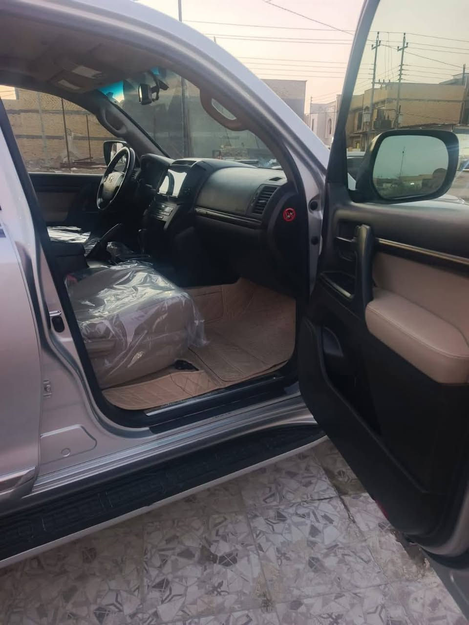 لاندكروز موديل 2011 رقم اربيل انكليزي ستينيه مكفوله كفاله عامه ماشيه 110 فول مواصفات عنوان ذي قار الناصريه مركز المدينة شراي يتصل او واتساب  ***********/***********
