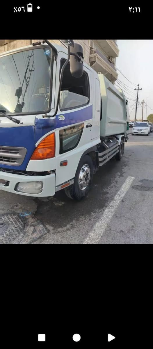 السلام عليكم كابسه للبيع هينو شيطان قماره وربع مكينة 6فول عادي كبسه موس 8ونص كفالة كير ومكينه وشاصي سياره جاهزه مكانها البصره القبله ***********
