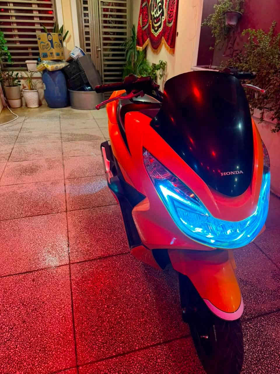 السلام عليكم 

دراجه pcx
بيه سويجات2
ماشيه 40 حقيقي 
كفاله عامه 
لون اصفر بلادي 💛
نارل رمبه من كلشي وكلاشي 
مكاني بغداد 
مامتواجد علفيس 
سعر مناسب لاستفسار ***********
