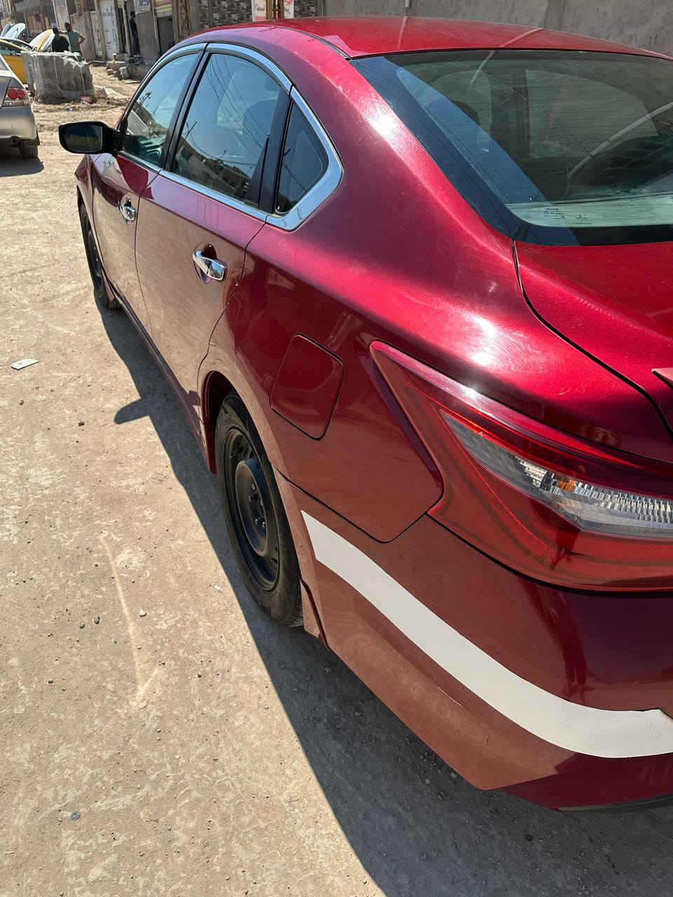 السلام عليكم 
نيسان التيما موديل 18 S
ضررها اصبع من البنيد ومبدل البنيد سياره مكفوله من كلشي عليها منظمومه زنون ناصي عالي تخم تاير باتري جديد السياره الف دينار ماتصرف عليها سياره جاهزه من كلشي تبريد اذا مو ثلج مرجوعه سباره متعوب عليها حيل والبنيد شويه بي جراد لان مبدل الاصلي وحديد 
السعر 130 وبيها مجال قليل
***********
