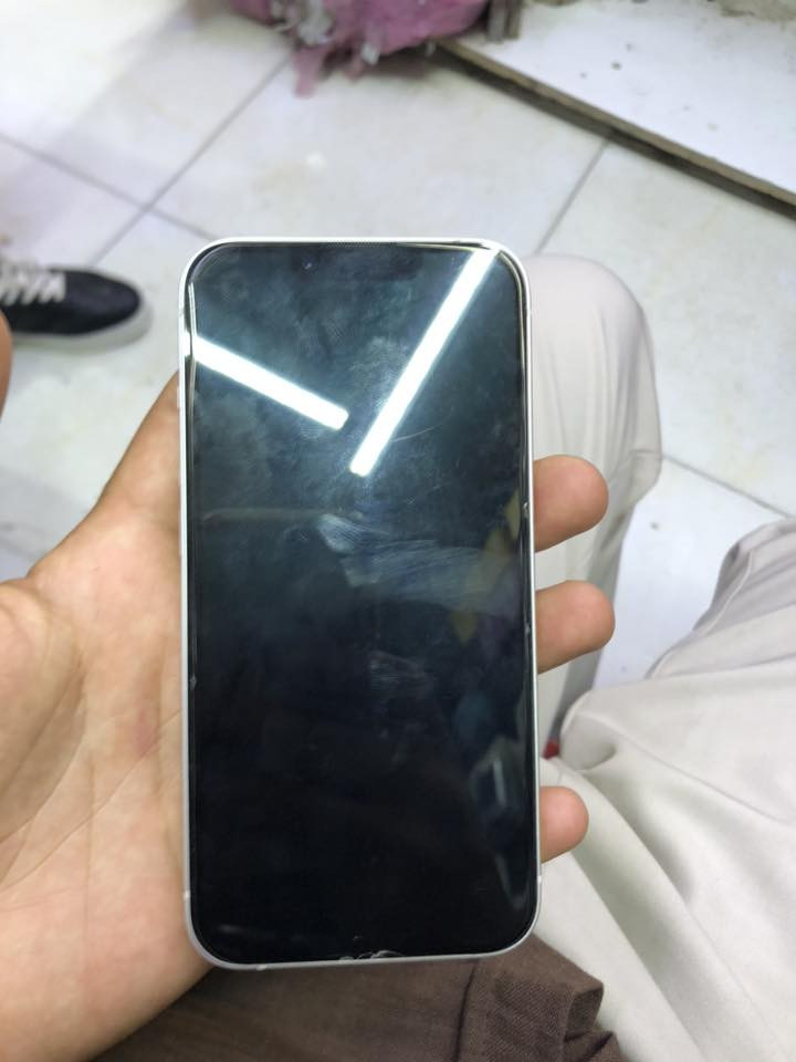 ايفون 14عادي جدأ نضيف شرق اوسط للاسفسار ***********
