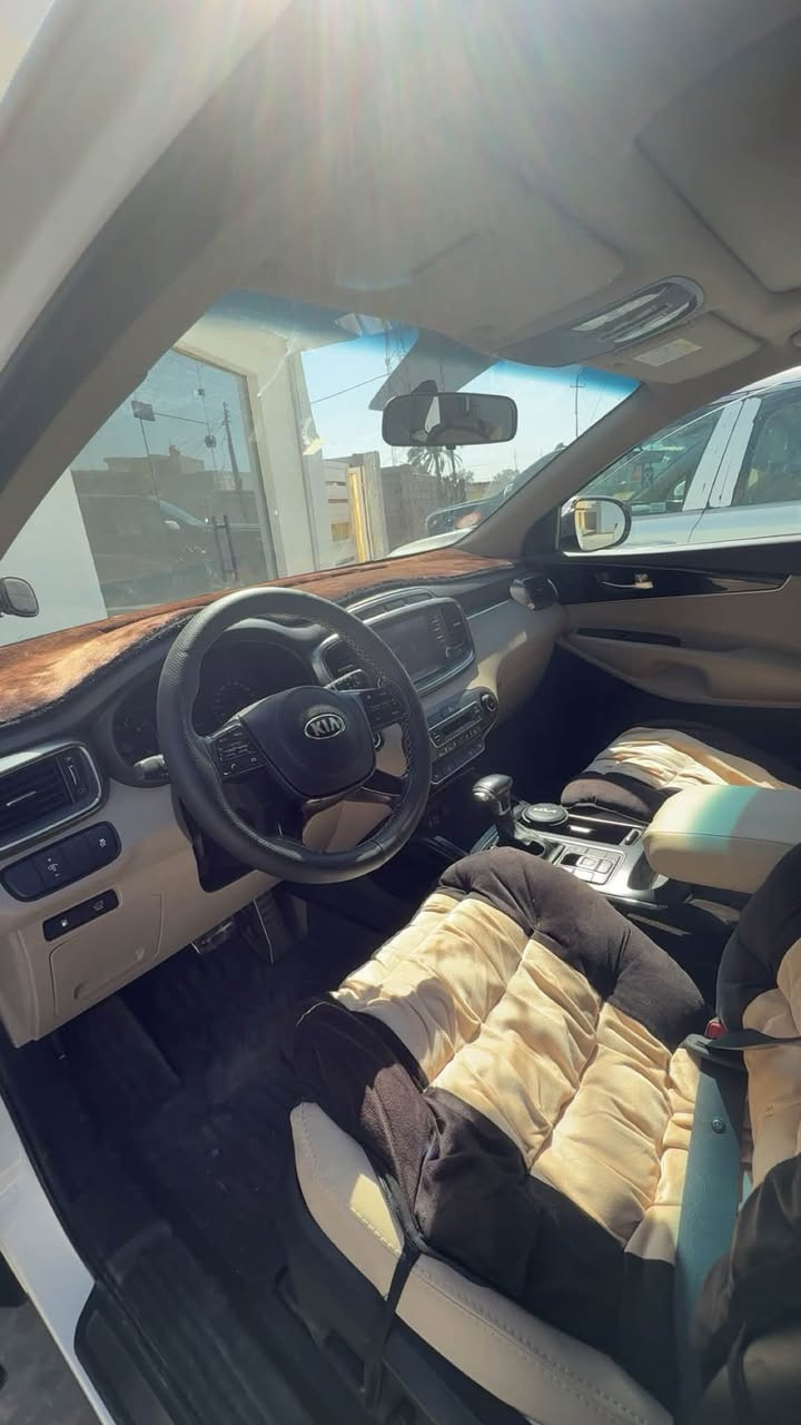السعر 255بيها مجال بصيط السياره فول الفول سورنتو2019مكفوله من صبغ
✅ محرك 6 سلندر قوي
✅ دفع رباعي AWD
✅ فتحة سقف بانوراما
✅ تشغيل بصمة وتشغيل عن بعد
✅ جنطة كهربائية
✅ ذاكرة للمقاعد
✅ مقاعد كهربائية للسائق والراكب
✅ تبريد وتدفئة للمقاعد الأمامية
✅ تدفئة للمقاعد الخلفية
✅ شاشة وكالة كبيرة
✅ نظام ملاحة (Navigation)
✅ Apple CarPlay & Android Auto
✅ شاحن لاسلكي
✅ كاميرا 360 درجة
✅ كاميرا خلفية
✅ حساسات أمامية وخلفية
✅ رادار أمامي
✅ مثبت سرعة ذكي
✅ المحافظة على المسار
✅ تحذير الاصطدام الأمامي
✅ نقاط عمياء بالمرايا
✅ تنبيه حركة خلفية عند الرجوع
✅ إنارة LED كاملة
✅ مقود متعدد الوظائف
✅ ستائر خلفية
✅ 7 ركاب
✅ جنوط كروم وكالة

السيارة فل فول مواصفات ومكفولة، نظيفة جداً من الداخل والخارج، جاهزة وما تحتاج أي مصروف.

📍بغداد
📞 ***********
