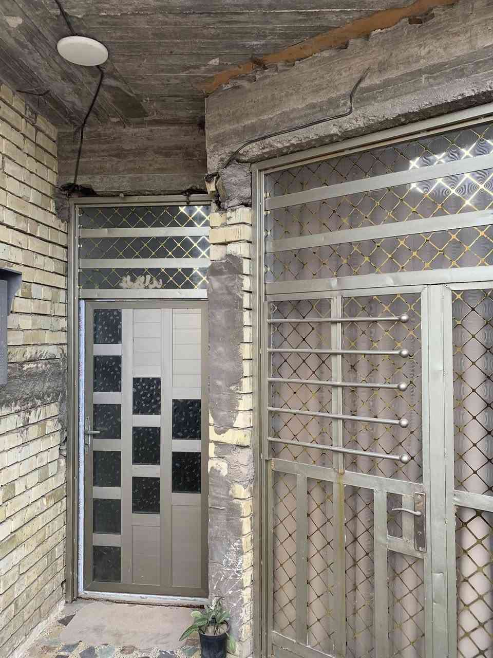 دار للبيع سكينه الزراعي مقاطعه ٢/٩ سند ٢٥ قرار محكمه المساحه  100م الواجهه ٥ نزال ٢٠ البناء ستقبال صاله غرفة نوم حمامات ٢ الخدمات كامله مي مجاري كهرباء تبليط السعر ٩٥ وبيه مجال الرقم التليفون ***********
