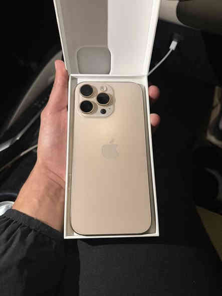 السلام عليكم شباب ايفون 16 برو ماكس ضمان اي بي ام ذ 256 بطاريه 95 الجهاز داخل الضمان بعده 
السعر 1300 قفل من الاخير ربع مينزل 
مكاني بغداد ممتواجد ع فيس
***********
