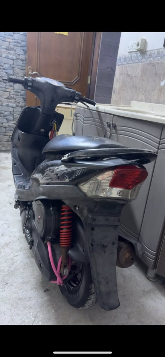 سلام عليكم عدله للبيع واذا مراوس عادي الدراجه بيها نقص بس تك تريشه الدراجه 55 شلعه ومعدل بيها شيال اصلي ووياله اصليه مكاني بغداد كاظميه رقمي ***********
