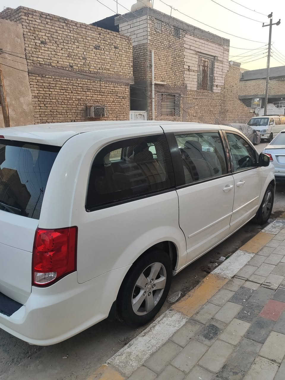 السلام عليكم
دوج كرفان موديل 13 رقم مثنى اجرة كير ومحرك جديدات شادهن سنويه باسمي لل29 تدفئه تبريد كله شغال دوشمه وكاعيه جديدة حداديه نص عمر السيارة مصبوغه عام لغرض تبديل الرقم اجرة مكان السيارة كربلاء 
***********
