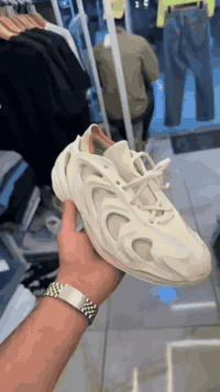 السلام عليكم شاب شلعه ١٤ زوج احذيه ماركات كوالتي عالي باقيه قطع قياسات٤٠و ٤٢ و٤٣
سعر القطعه ٥ الاف
عنواني بغداد الجديده 
رقمي ***********
