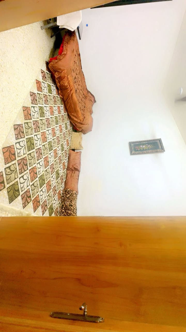 اللهمّ صلّ على محمد وآل محمد
للبيع: منزل 50 م (طابو صرف) في منطقة الكفاءات – موقع مميز وبناء حديث.

منزل نظيف جداً ، يقع في منطقة الكفاءات قرب شارع 20، قريب من الركن وعلى شارع عريض، قريب جداً على المستوصف.

تفاصيل المنزل:
 • المساحة: 50 متر.
 • سنة البناء: 2022.
 • غرفة عائلية كبيرة.
 • غرفة استقبال كبيرة.
 • مطبخ تحت الدرج.
 • منور يحتوي على الطباخ.
 • ملحقات وخدمات.

المميزات:
 • البيت فول نظافة ومرتب بإستمرار.
 • الرصيف أمام المنزل مرمّر والشارع مرتب.
 • موقع هادئ وقريب من الشارع الرئيسي.
بأسمي والتحويل ثاني يوم.
وهذه الصور أمامكم


**إذا كنت صاحب هذا الإعلان وتريد حذفه لأي سبب، رجاءا أرسل رسالة إلى الدعم الفني**