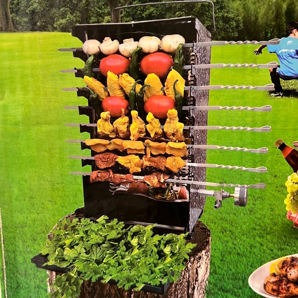 كباب‌پز غازي نوبل – Noble Barbecue Oven

كباب‌پز غازي عملي من نوبل مخصص لشواء الكباب بطريقة عمودية، مناسب للاستخدام المنزلي والخارجي.

• يعمل بالغاز ومصمم لشواء الكباب بشكل عمودي

• قابل للاستخدام مع الغاز المنزلي (الغاز الحضري) وأسطوانة الغاز

• تصميم قابل للنقل والتركيب في أماكن مختلفة

• مزود بمكان مخصص لتثبيت السيخ بشكل منظم

• يحتوي على صينية سفلية أسفل الشواية لتجميع السوائل

• مزود بمفتاح للتحكم بزيادة وتقليل شدة اللهب

• نوع التشغيل: غاز
• نوع الغاز المدعوم: غاز منزلي (شهري) + أسطوانة
• طريقة الشواء: عمودية
• التحكم باللهب: متوفر (يدوي)

محتويات العلبة

• جهاز كباب‌پز غازي نوبل
• صينية سفلية أسفل الشواية