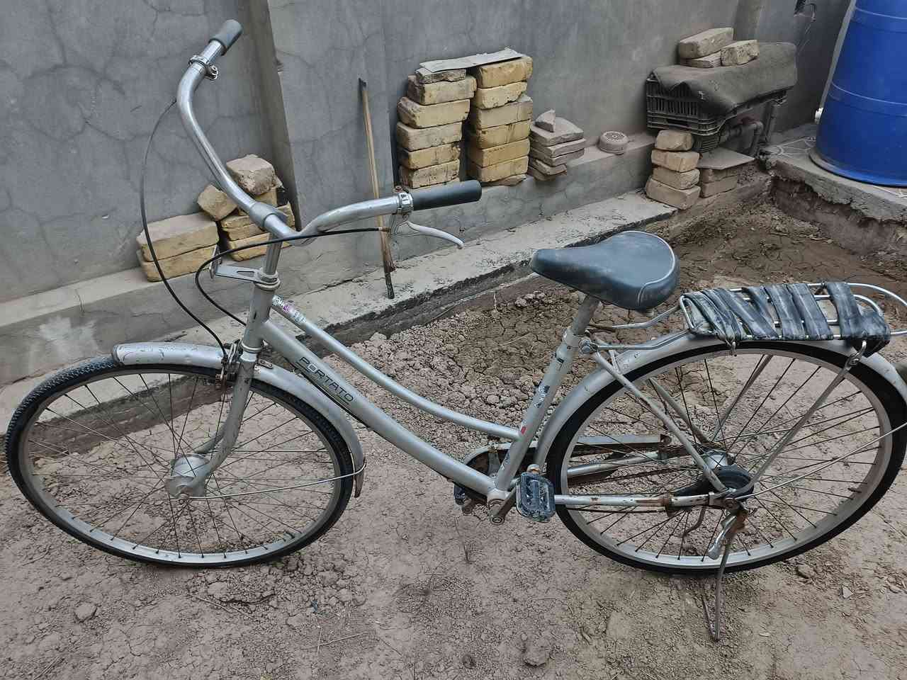 السلام عليكم
بايسكل للبيع حجم 27 بي نواقص سعر 50وبي مجال مكاني حلة مركز


**إذا كنت صاحب هذا الإعلان وتريد حذفه لأي سبب، رجاءا أرسل رسالة إلى الدعم الفني**