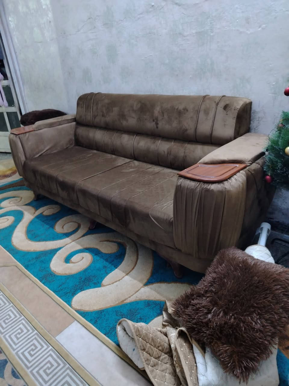 تخم عشر مقاعد جديد قبل اسبوع أخذته اريد ابيعه لغرض السفر بغداد حي العامل للتواصل ***********
