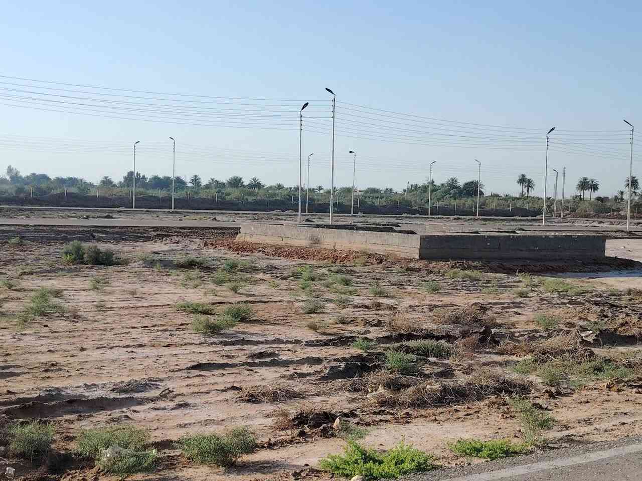 عرصة ١٠٠ متر للبيع الخدمات تبليط ماي كهربائ مقابل بازين خانة الشموس ***********
