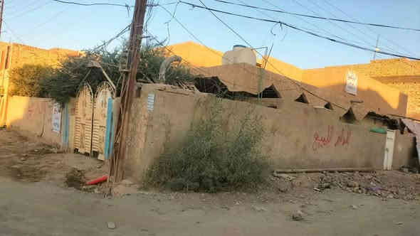 السلام عليكم دار للببيع موقع مرتب المكان : الديوانية / الجمهوري /قرب مولدة العميدي
المساحة الكلية : 280 متر مربع
الدار ركن يعقع عل شارعين امام متنزه  وعل ساحه كبيرة 
يصلح دارين كل واحد معزول عل جهة او تكدر تسوي بيت كامل 
يتكون من( صاله كبيرة  + مطبخ 2 + استقبال + غرف نوم 2 + طارمة + حديقة) 

الاتصال والاستفسار عل الرقم التالي

 🔹***********
