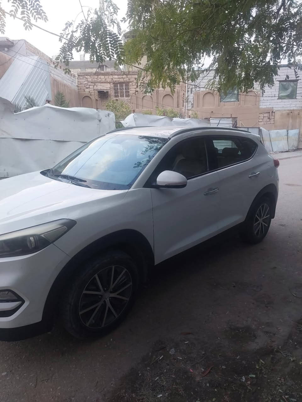 توسان مديل ٢٠١٦ شكل ١٧ كفاله عامه ماعده خدوش باب الجه والباقي كفاله عامه  من اي شي وسياره نضيفه ومرتبه 
***********
