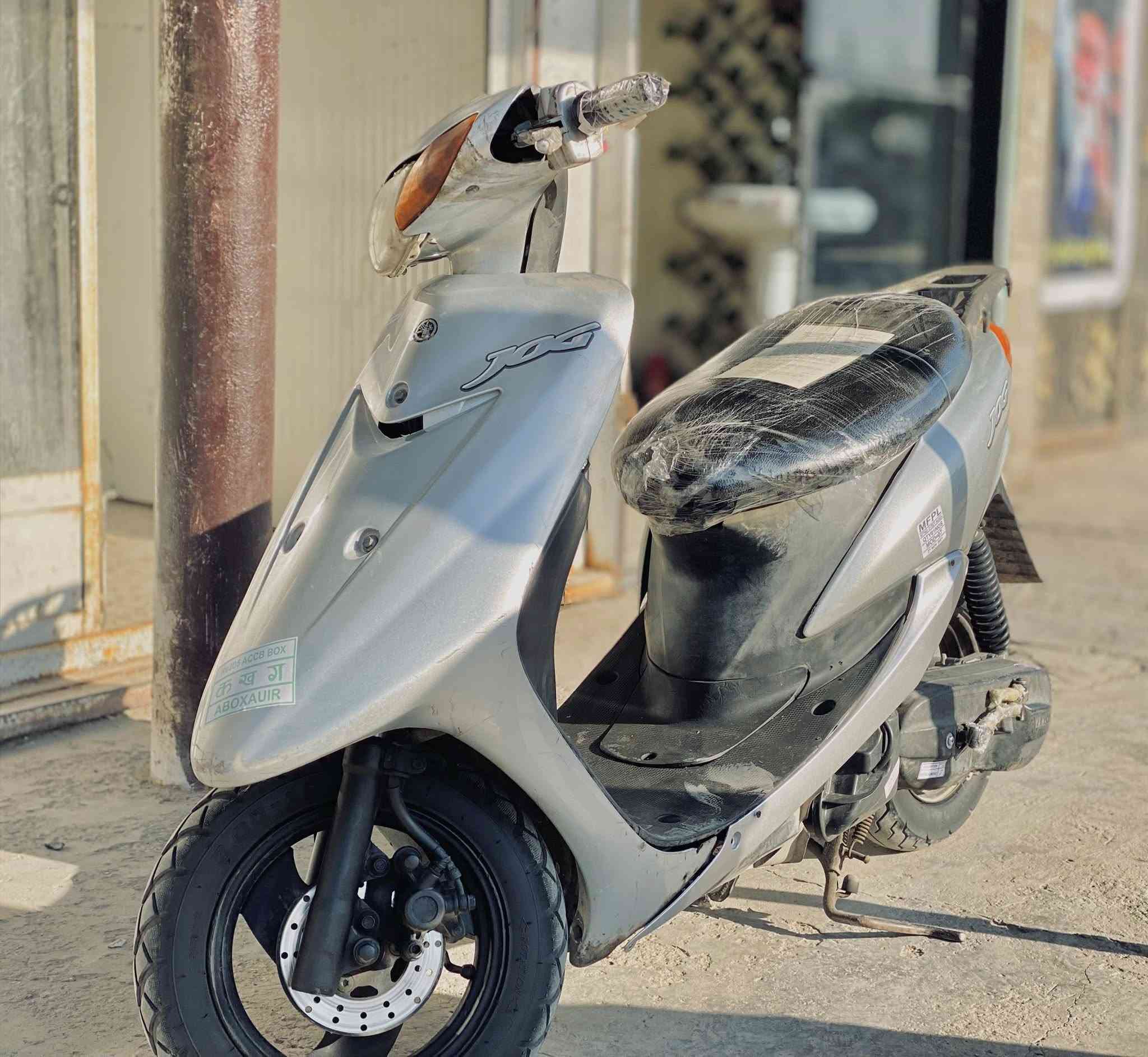 دراجه عصفوريه 60 للبيع دراجه نضيفه
سلف هندر نص نكره 
كهربائيات لايت دشبول كله شغال 
دراجه خير من الله كلش حلوه وصوتها ناعم 
نقصها بس جامه مال دشبول مكسوره فقط 
سعر ٢٥٠ مكان زعفرانيه خاص مفتوح وتساب مفتوح 
رقمي ***********
