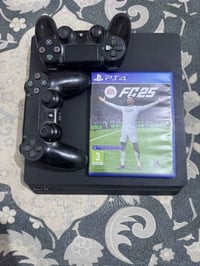 بلي ستيشن 4 سلم الملحقات قرص fc25 فيفا  جوستكات 2 الاصلي واحد معلك بR2...