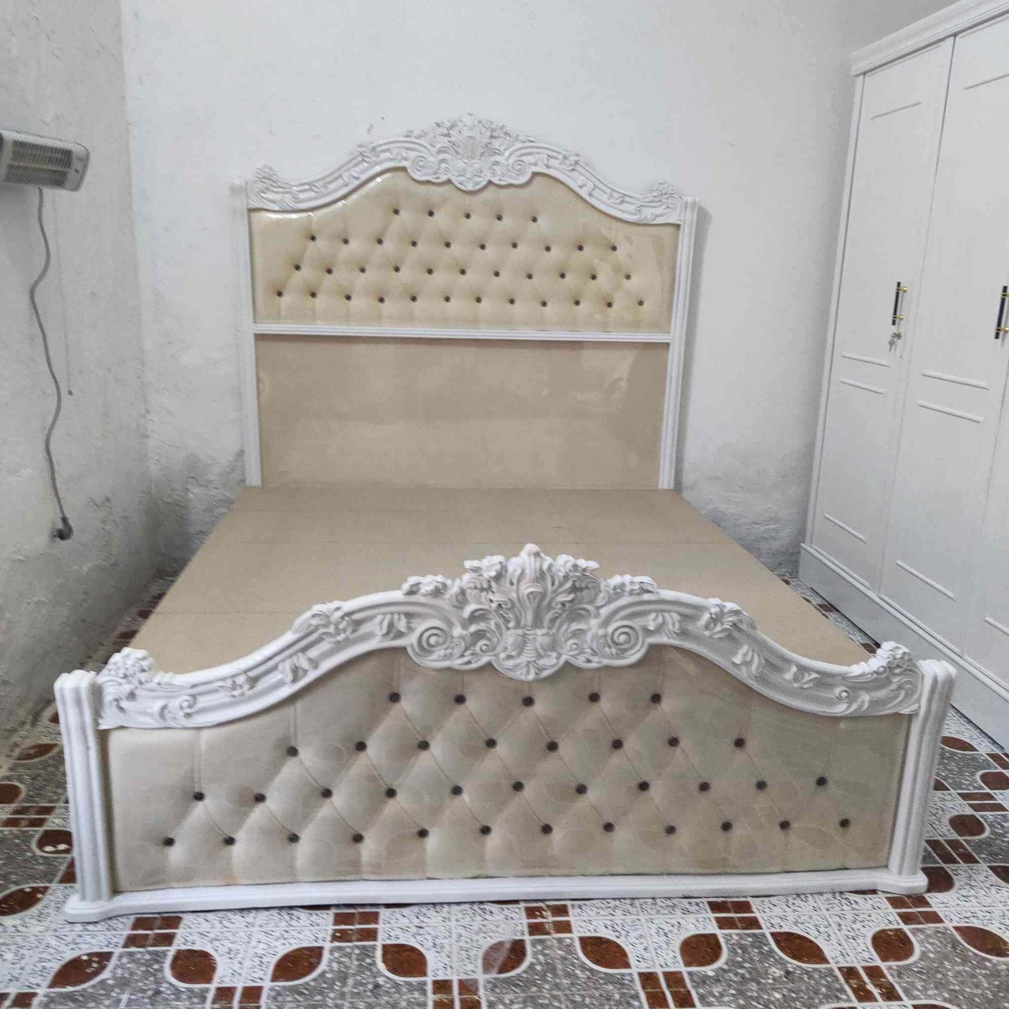 سلام عليكم اخوان كنتور 4 ابواب شغل درجه اولى صبغ حراري +كنتور 3ابواب حسب طلب الزبون+جربايه +ميز توالت شغل درجه اولى صبغ حراري اتمنى ينال إعجابكم 
نجارة عيسى الكناني ***********
