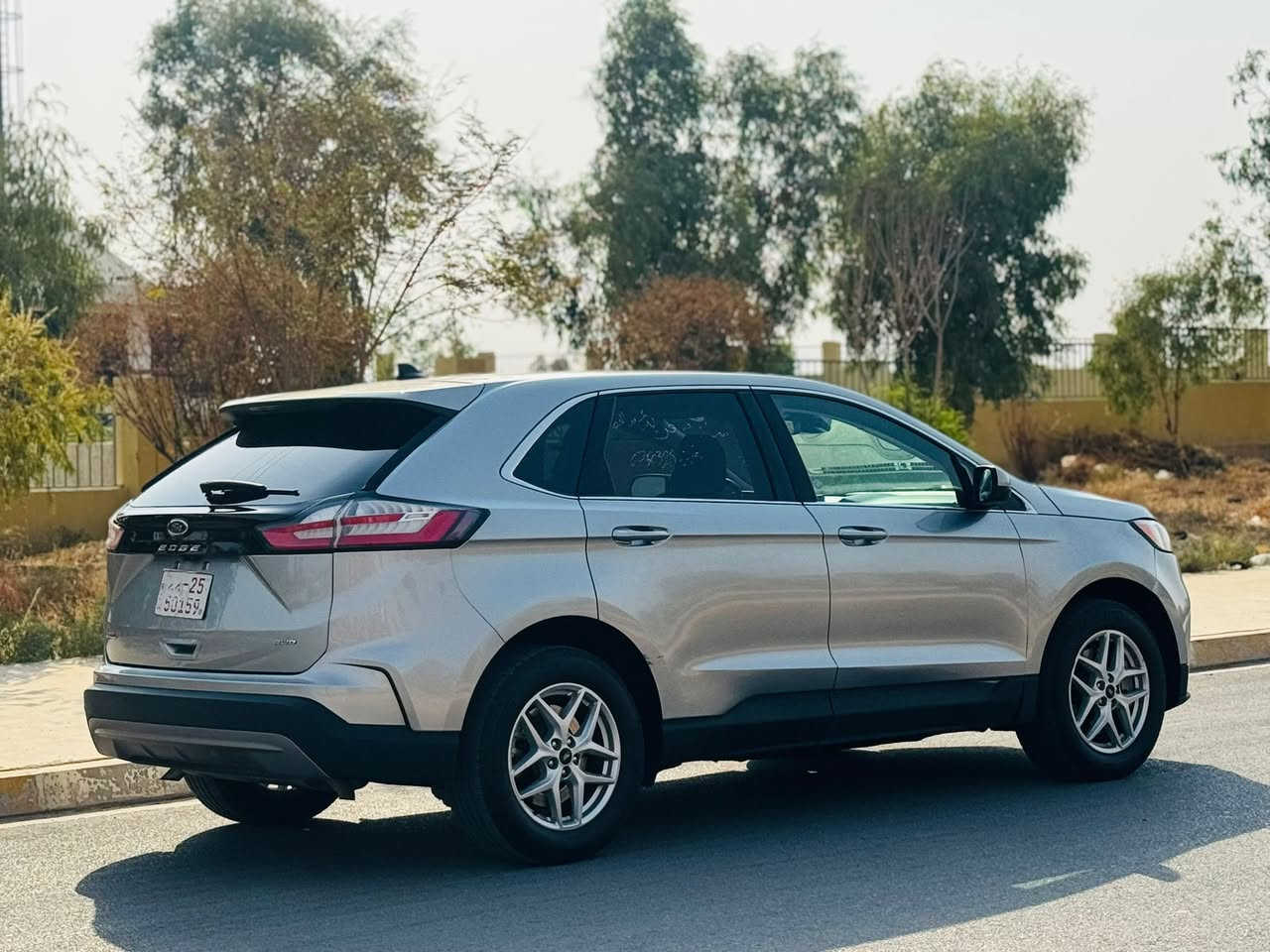 🚘 فورد إيدج | 2024 SEL رقم أربيل 🚘
• محرك 2.0 Turbo 🚀
 • نظام دفع AWD دبل أُكسل
 • ماشية 29000 ميل

📍 الموقع: أربيل – عنكاوا / شارع المشاتل
🛻 أيضًا تتوفر في: موصل – بعشيقة

✨ المواصفات الداخلية:
• تشغيل بصمة
• شاشة كبيرة + كاميرا خلفية
• كير ماوس + بريك بصمة
• شحن وايرلس
• كشنات جلد كهربائية + هيتر
• ستيرن هيتر
• تبريد لمس + تبريد مركزي

 أنظمة الأمان والرادار:
• نقطة عمياء
• تحديد سرعة + تحديد مسار
• رادار أمامي + جانبي + خلفي
• حساسات جانبية + خلفية

• لايتات LED + عدسات زينون بلادي
• بروجكتر لِد زينون
• بك لايتات LED بلادي

ضررها فقط دعامية وطلع بيها ثلاث قطع صبغ أمريكي جهة اليمين

💰 السعر: 189

📞 للاستفسار والواتساب:

***********

***********

***********
