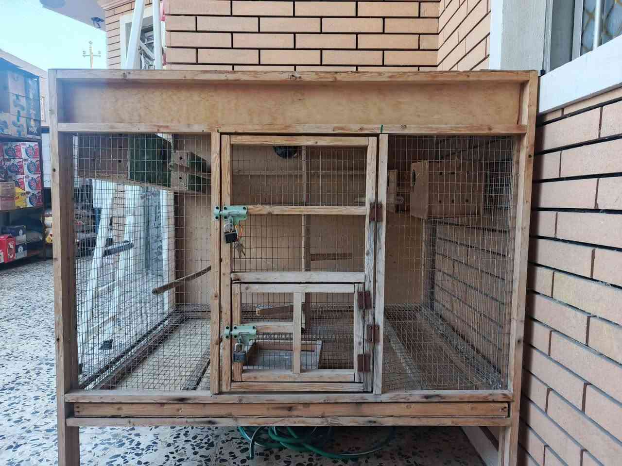 مكلف بلنشر 
السلام عليكم متاح قفص خشب 
الواجهة 130 نزال 100 الارتفاع 130 
كلوب حراري 
معلف كبير 
بيوت تكاثر 4 
يرهم جميع انواع الحيوانات 
طيور دجاج بلابل 
مجر تنظيف 
المكان بغداد سبع البور 
الرقم ‏‪***********‬‏
الرقم ‏‪***********‬‏
ملاحظة : هذا رقم صاحب القفص أرسلو واتساب
